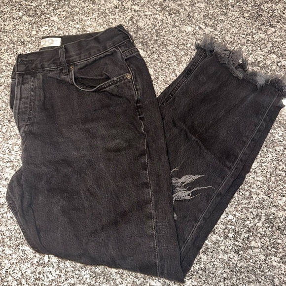 We The Free Black Baggy Jeans with Natural Distressing Size 8 - Picture 2 of 3